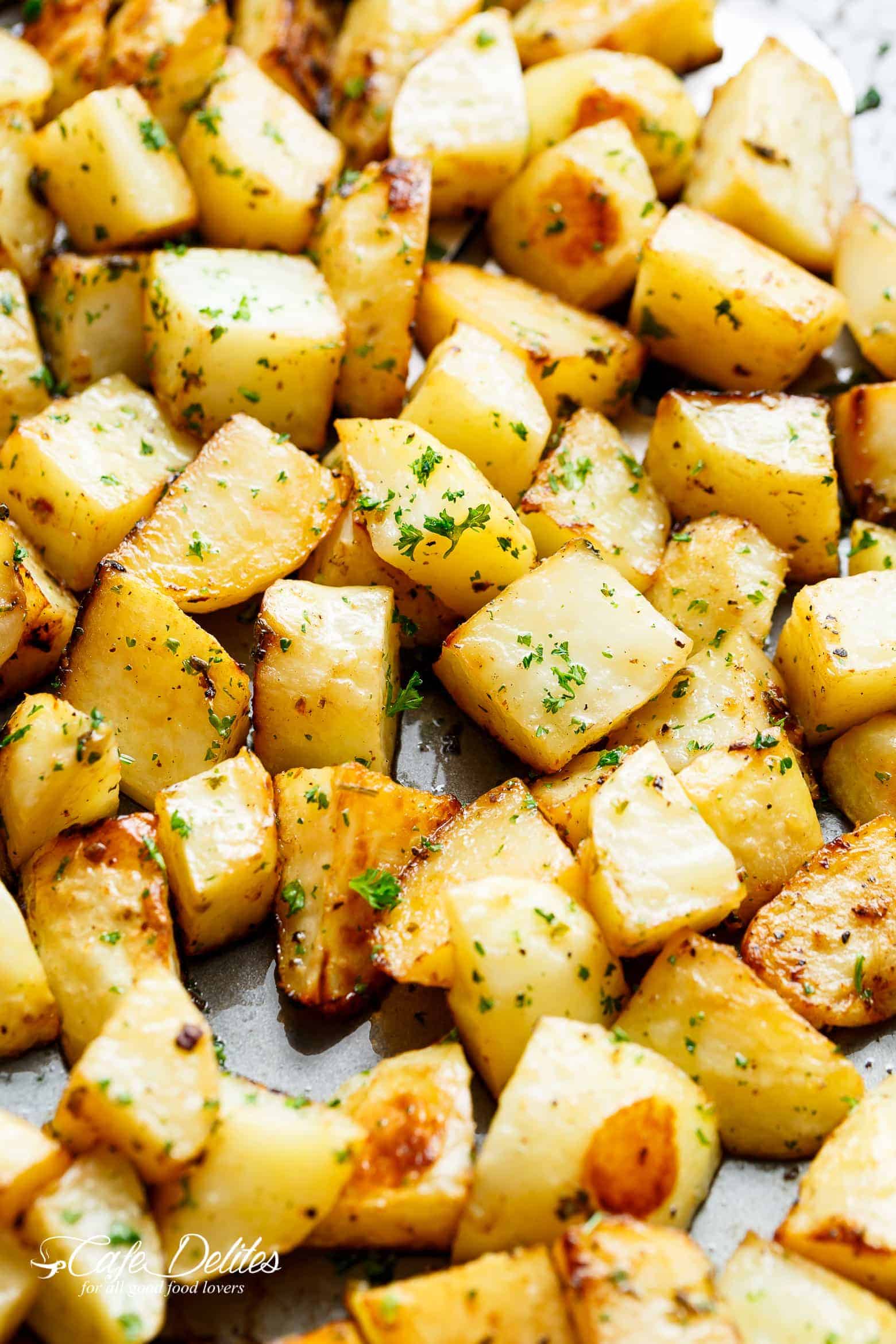 Elevate Your Dinner: Crispy Garlic Roasted Potatoes Recipe